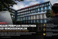 Dugaan penipuan rekrutmen tenaga kerja di RSUD Rengasdengklok mencuat setelah seorang warga mengaku mengalami kerugian Rp10 juta usai dijanjikan dapat bekerja di rumah sakit tersebut. Kasus ini menyeret nama oknum pejabat kesehatan di wilayah Rengasdengklok dan kini menjadi sorotan publik.