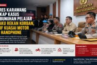 Polres Karawang berhasil mengungkap kasus pembunuhan pelajar SMK di Batujaya. Pelaku yang merupakan rekan korban diduga nekat menghabisi nyawa korban demi menguasai sepeda motor dan handphone milik korban.