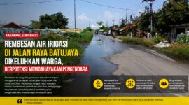 Rembesan air yang diduga berasal dari saluran irigasi di sepanjang Jalan Raya Batujaya, Karawang, dikeluhkan warga karena menggenangi badan jalan dan membahayakan pengendara.
