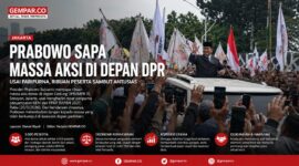 Presiden Prabowo Subianto menyapa ribuan massa aksi damai di depan Gedung DPR/MPR RI usai rapat paripurna KEM dan PPKF RAPBN 2027, Rabu (20/5/2026).