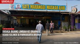 Tim investigasi menemukan dugaan pembuangan limbah cair langsung ke saluran drainase tanpa proses pengolahan di salah satu usaha kuliner di Purwakarta. Warga mengaku khawatir terhadap dampak pencemaran lingkungan dan gangguan sanitasi di sekitar lokasi.