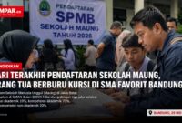 Hari terakhir pendaftaran Program Sekolah Maung di Jawa Barat diserbu para orang tua yang berburu peluang terbaik bagi putra-putrinya masuk SMA negeri favorit.