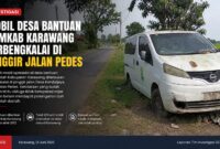 Satu unit mobil operasional desa bantuan Pemerintah Kabupaten Karawang terlihat terbengkalai di pinggir jalan Desa Kendaljaya, Kecamatan Pedes Kabupaten Karawang. 