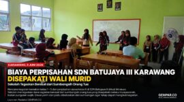 Siswa SDN Batujaya III, Kecamatan Batujaya, Kabupaten Karawang, mengikuti latihan tari sebagai persiapan kegiatan kenaikan kelas dan perpisahan siswa kelas VI. Kegiatan tersebut merupakan bagian dari rangkaian acara yang disepakati bersama oleh pihak sekolah dan orang tua siswa.