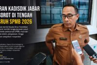 Kepala Dinas Pendidikan Jawa Barat, Purwanto, menjadi sorotan di tengah polemik pelaksanaan SPMB Jabar 2026.