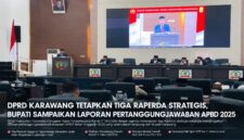 Foto: Suasana Rapat Paripurna DPRD Kabupaten Karawang dalam agenda pembentukan pansus Raperda strategis dan penyampaian laporan pertanggungjawaban APBD 2025. (Istimewa)