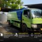 Mobil tangki air yang digunakan untuk distribusi air tanah di Karawang. Pengusahaan air tanah untuk tujuan komersial wajib mengantongi izin sesuai ketentuan perundang-undangan guna mencegah eksploitasi sumber daya air secara berlebihan.