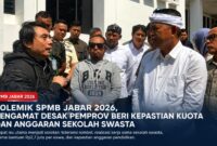 Pengamat mendesak Pemprov segera memberi kepastian soal kuota sekolah negeri, kerja sama sekolah swasta, dan anggaran pendidikan demi menjamin hak belajar seluruh siswa.