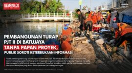 Pembangunan turap saluran irigasi di Desa Batujaya, Kecamatan Batujaya, Karawang, menjadi sorotan karena hingga beberapa hari pekerjaan berlangsung belum dilengkapi papan informasi proyek.