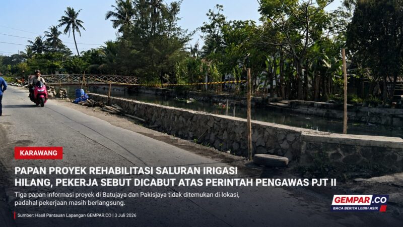 Papan proyek rehabilitasi saluran irigasi milik PJT II di Karawang kembali tidak terlihat di lokasi pekerjaan.