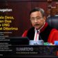 Mahkamah Konstitusi menyatakan permohonan uji materi terhadap syarat usia minimal 25 tahun bagi calon kepala desa tidak dapat diterima.