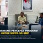 Bupati Karawang Aep Syaepuloh memimpin rapat bersama jajaran Dinas Pendidikan untuk mempercepat penyusunan regulasi program LKS gratis bagi seluruh siswa SD dan SMP di Kabupaten Karawang.