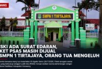Paket seragam senilai Rp1 juta di SMPN 1 Tirtajaya menuai keluhan sejumlah orang tua siswa. 