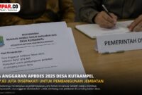 Musyawarah realisasi APBDes Desa Kutaampel menyepakati pemanfaatan sisa anggaran Tahun 2025 sebesar Rp17,83 juta untuk pembangunan jembatan di samping kantor desa. 