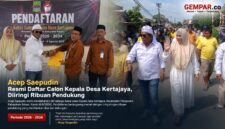 Diiringi ribuan pendukung, Acep Saepudin resmi mendaftarkan diri sebagai calon Kepala Desa Kertajaya, Kecamatan Pebayuran, Kabupaten Bekasi, Kamis (6/8/2026).