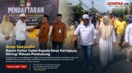 Diiringi ribuan pendukung, Acep Saepudin resmi mendaftarkan diri sebagai calon Kepala Desa Kertajaya, Kecamatan Pebayuran, Kabupaten Bekasi, Kamis (6/8/2026).