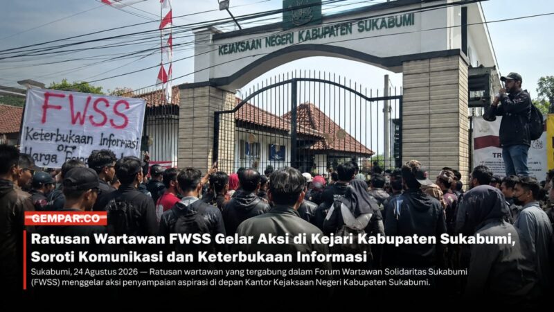 Ratusan wartawan yang tergabung dalam Forum Wartawan Solidaritas Sukabumi (FWSS) menggelar aksi penyampaian aspirasi di depan Kantor Kejaksaan Negeri Kabupaten Sukabumi, Senin (24/8/2026). 