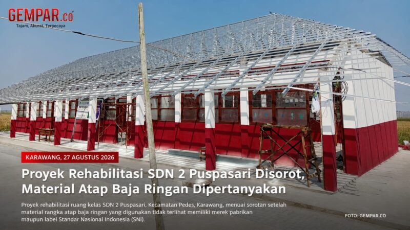 Proyek rehabilitasi ruang kelas SDN 2 Puspasari, Kecamatan Pedes, Kabupaten Karawang, menjadi sorotan.