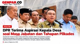 Caption:
Koordinator Nasional Kepala Desa AMJ menyampaikan aspirasi perpanjangan masa jabatan kepala desa kepada Wakil Ketua DPR RI Sufmi Dasco Ahmad di Senayan, Jakarta.