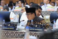 Menteri Desa dan Pembangunan Daerah Tertinggal mengikuti rapat kerja bersama Komisi V DPR RI membahas penyesuaian anggaran Kemendes PDT tahun 2027.