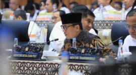 Menteri Desa dan Pembangunan Daerah Tertinggal mengikuti rapat kerja bersama Komisi V DPR RI membahas penyesuaian anggaran Kemendes PDT tahun 2027.