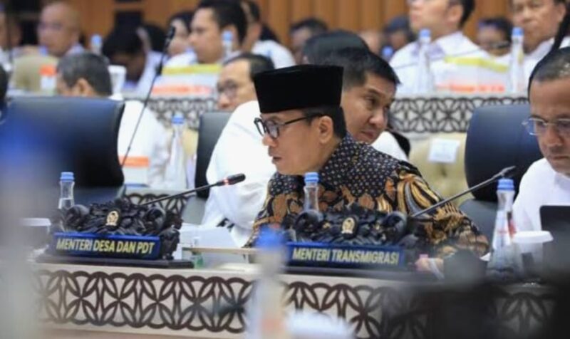 Menteri Desa dan Pembangunan Daerah Tertinggal mengikuti rapat kerja bersama Komisi V DPR RI membahas penyesuaian anggaran Kemendes PDT tahun 2027.