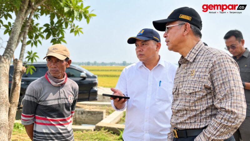 Menteri Pekerjaan Umum (PU) Dody Hanggodo meninjau kondisi jaringan irigasi dan persawahan di Desa Karangharja, Kecamatan Pebayuran, Kabupaten Bekasi, Jawa Barat, Sabtu (26/9/2026). 