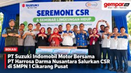 PT Suzuki Indomobil Motor bersama PT Harrosa Darma Nusantara menyalurkan CSR di SMPN 1 Cikarang Pusat.