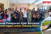 Camat Pebayuran Hasyim Adnan Adha bersama jajaran dan sejumlah unsur terkait saat rapat persiapan kerja bakti perawatan saluran irigasi BKG 26 hingga BKG 38, Jumat (2/10/2026).