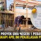 Pekerja beraktivitas di proyek pembangunan RKB SMA Negeri 1 Pebayuran, Kabupaten Bekasi.