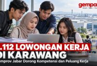 Pemprov Jabar membuka 1.112 lowongan kerja di Karawang untuk memperluas kesempatan kerja masyarakat.